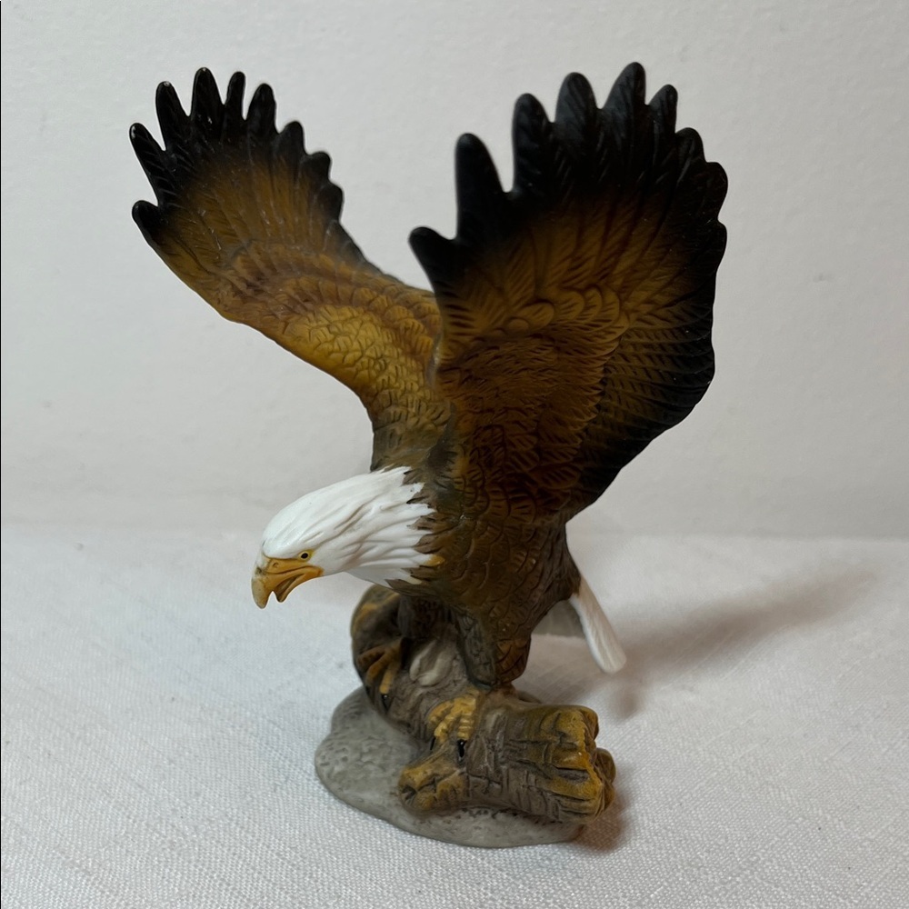 Vintage Majestic Bald Eagle Figurine. Porcelain.